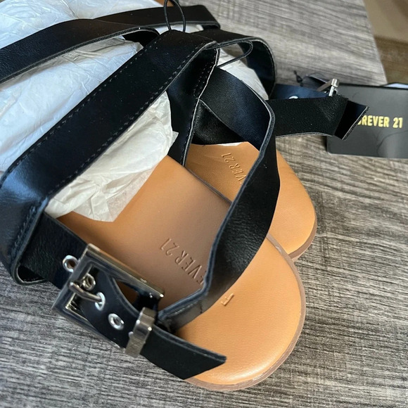 Forever 21 strapy sandals brand new in packaging. Size 10. Black faux leather - Picture 4 of 5